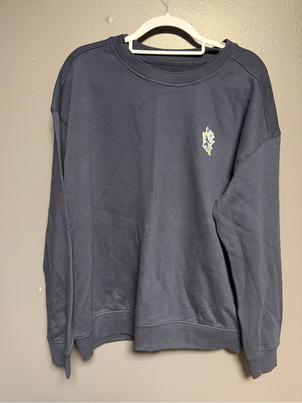 NWT Goodfellow & Co Embroidered Floral Crewneck Sweatshirt L Unisex